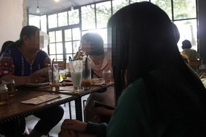 一名受害者（15歲）長期被繼父侵害。