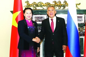 國會主席阮氏金銀會見韃靼斯坦總統 魯斯塔姆‧明尼哈諾夫。（圖源：越通社）