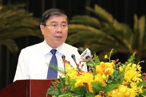 市人委會主席阮成鋒在會上發表講話。（圖源：越勇）