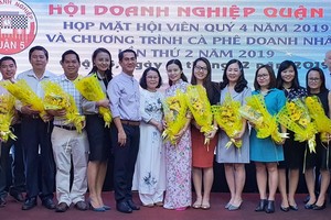 第五郡商會新會員合照。