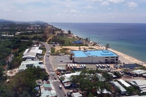 目前只有富國島滿足到給外國人免簽證30天的條件。