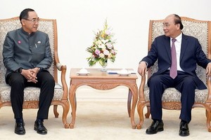 政府總理阮春福（右）接見泰國駐越南大使塔尼‧桑加特。（圖源：VGP）