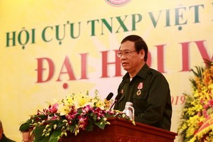 武仲金同志在2019-2024年任期越南退伍青年突擊隊協會第四次全國代表大會上致詞。（圖源：德文）