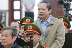 庭審上的兩名被告阮北山（左）與張明俊（站立者）。（圖源：越通社）