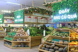 超市裡多個攤位上擺售許多種類的農產品。（示意圖源：田升）