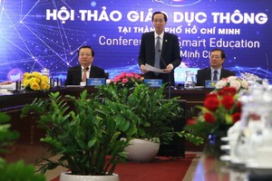 市人委會常務副主席黎清廉（中）在研討會上致開幕詞。（圖源：阮順）