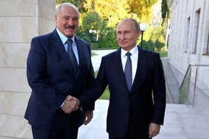 白俄羅斯總統盧卡申科（左）和俄羅斯總統普京。（圖源：TASS）