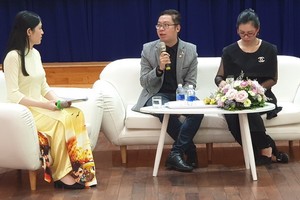 市人文社科大學中國語文學系副主任張家權、該中心校長陳氏青梅主持講座