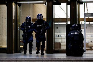 日本警察進行反恐演習。（圖源：Getty Images）
