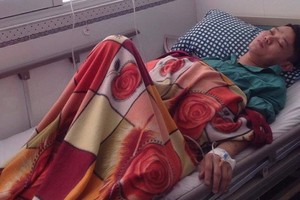 李賢正在115醫院留醫，每天打點滴。