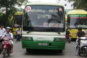 圖為行駛在54號路線上的一輛巴士。（圖源：陲楊）