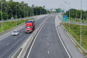 圖為峴港-廣義高速路一瞥。（圖源：梅霞）