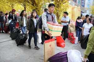 “春節團聚班車”計劃輔助上千名學生返鄉歡度春節。