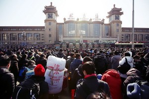 2019年中國人口總數首度突破「14億人」的門檻，但低出生率、人口紅利直線衰退的趨勢，卻是自1961年「大躍進飢荒」後的最低生育數據。 （圖源：路透社）