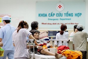 圖為本市115醫院搶救室急診場面一隅。（圖源：成山）