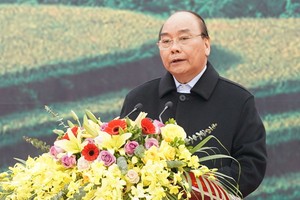 政府總理阮春福在發起“世代銘記胡伯伯恩情的新春植樹節”響應儀式上致詞。（圖源：光孝）