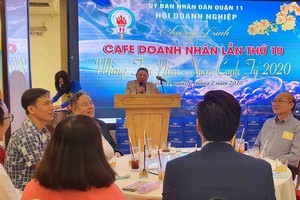 杭慰瑤會長在新春聚會上致詞。