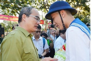 325 名青年光榮入伍