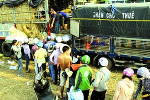 民眾購買不能出口的西瓜。（圖源：互聯網）