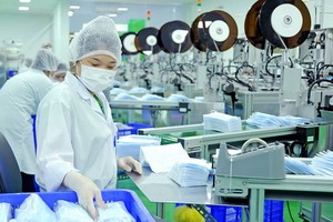 各企業加快口罩生產速度。（圖源：互聯網）