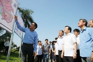 政府副總理鄭廷勇考察隆城機場建設場地。