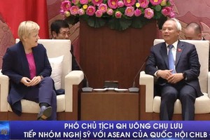 國會副主席汪周琉（右）接見德國聯邦議會主席蕾娜特‧庫娜斯特。（圖源：Vnews視頻截圖）