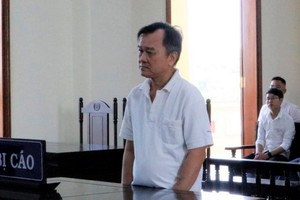 被告人楊文能出庭受審。（圖源：法律報）