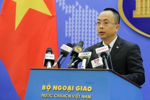 外交部副發言人段克越在新聞發佈會上回答記者提問。（圖源：外交部）