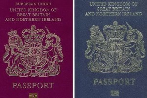 英國內政部表示，新版藍色封面護照將於3月初核發，取代1988年以來採用的酒紅色封面。（圖源：互聯網）