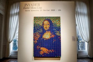 法國街頭藝術家“Invader”用330個魔方組成了如馬賽克圖案般的“蒙娜麗莎”。（圖源：互聯網）
