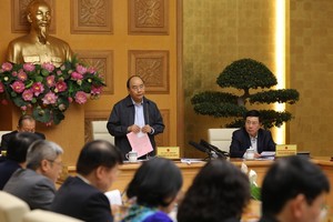 政府總理阮春福主持會議。（圖源：越勇）