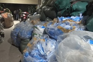 被查獲的瑕疵口罩。（圖源：田升）