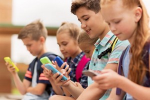 澳大利亞維多利亞州近日出台禁令，自2020年第一學期起，該州公立中小學校全面禁止學生帶手機進課堂。（示意圖源：互聯網）