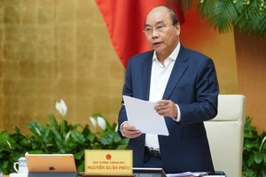 政府總理阮春福主持會議並發表講話。（圖源：光孝）