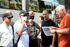 遊客參觀市中心。