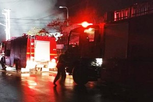 消防隊聞訊後趕抵火警現場，迅速展開滅火和營救行動。（圖源：CTV）