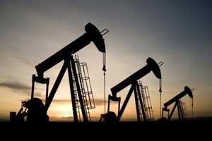 國際原油價格的大幅波動會對股市相關板塊造成明顯影響。 （圖源：AP）