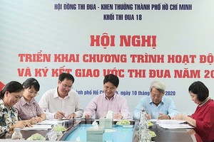 各單位共同簽署競賽締約書。（圖源：市黨部新聞網）