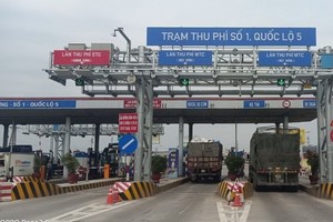 圖為5號國道 上的1號交通收費站。（圖源：黃梅）