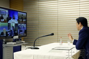 圖為 G7 視頻會議現場。 （圖源：共同社）