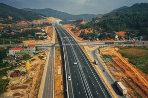 連接諒山省與金甌省的北南高速公路的若干路段已通車。