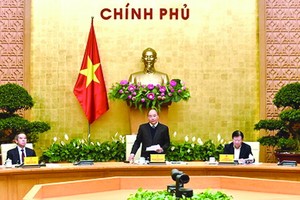 政府總理阮春福（中）主持會議。（圖源：越通社）