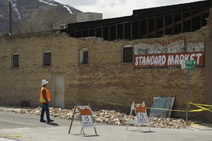 美國猶他州發生28年來最強的規模5.7地震，導致新冠肺炎熱線斷線，還迫使一座煉油廠撤離人員。（圖源：AP）