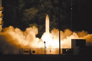 美國國防部20日發表聲明說，美軍當天在夏威夷成功進行了高超音速滑翔體飛行測試。（圖源：美國海軍官網）