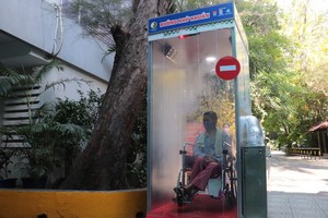 市民族學醫藥院昨(22)日已把全身消毒房投入使用。（圖源：TTO）