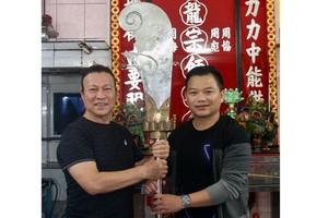 人民藝人劉劍昌捐贈先父關刀