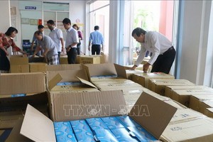 醫用口罩點收移交現場。（圖源：越通社）