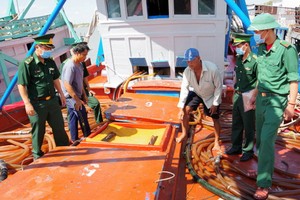 職能力量突查漁船上運輸來歷不明的燃油。