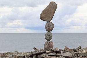 彭圖斯能夠將不規則的鵝卵石彼此堆疊。（圖源：互聯網）