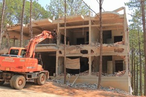 被拆除的無照建築工程。（圖源：段堅）